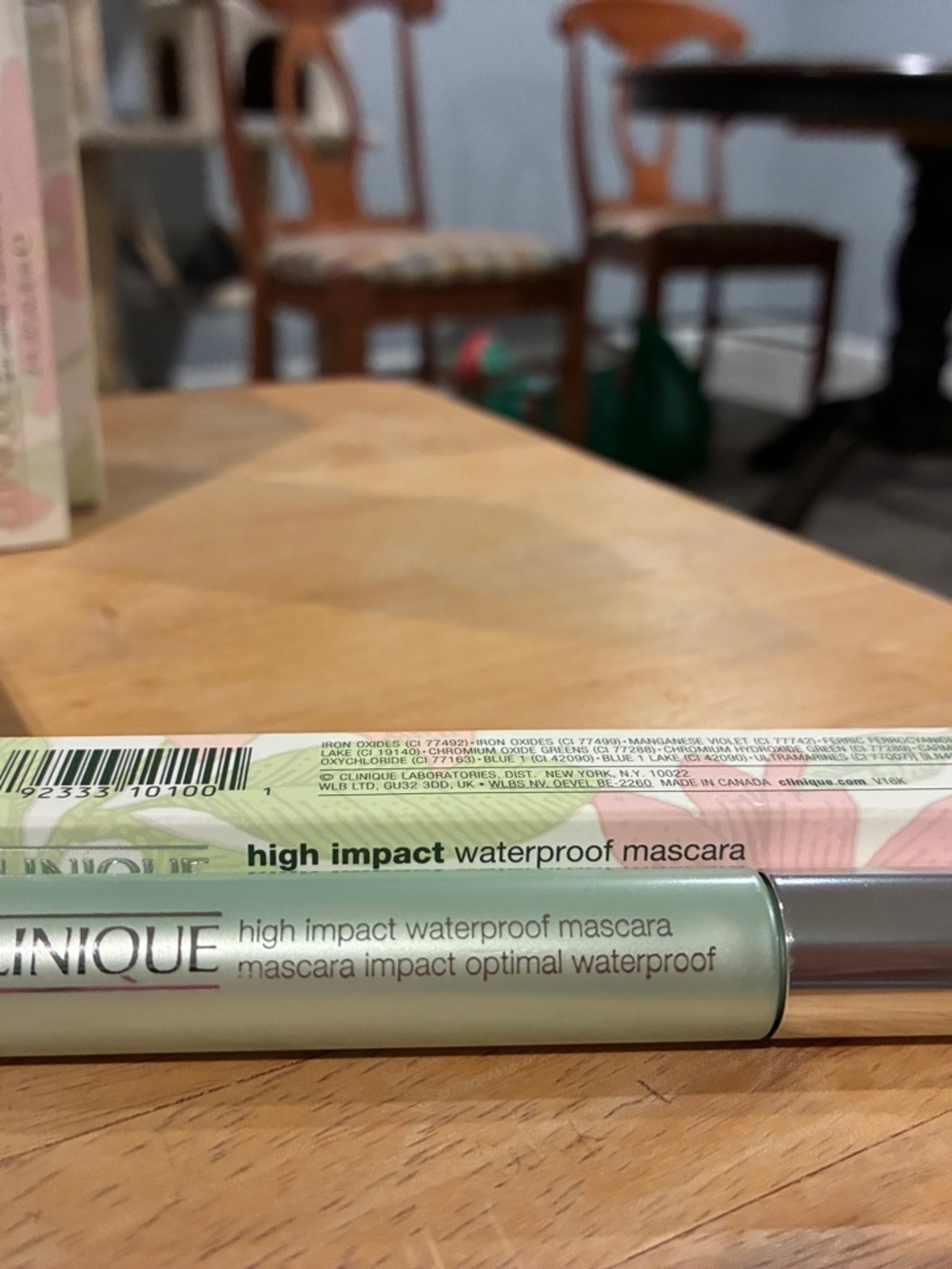 Clinique High Impact Waterproof Mascara in Pastel Pink and Pale Green Box - Picture 2 of 2